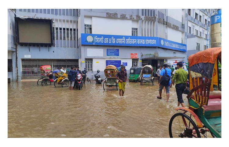 ওসমানী হাসপাতালে পানি ঢুকে চরম দুর্ভোগ