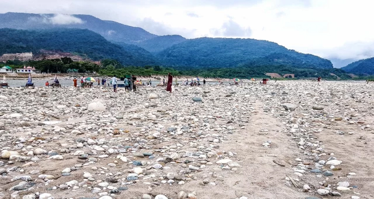 সিলেট সাদা পাথরে ১৫ কোটি টাকার সাদা পাথর লুট