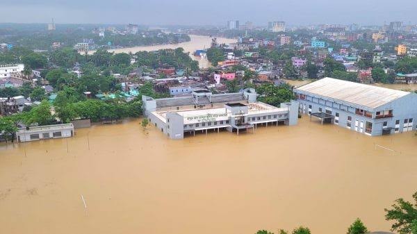 সিলেট বিভাগজুড়ে বন্যায় মানুষ গুলো আতঙ্কর মাজে আছেন